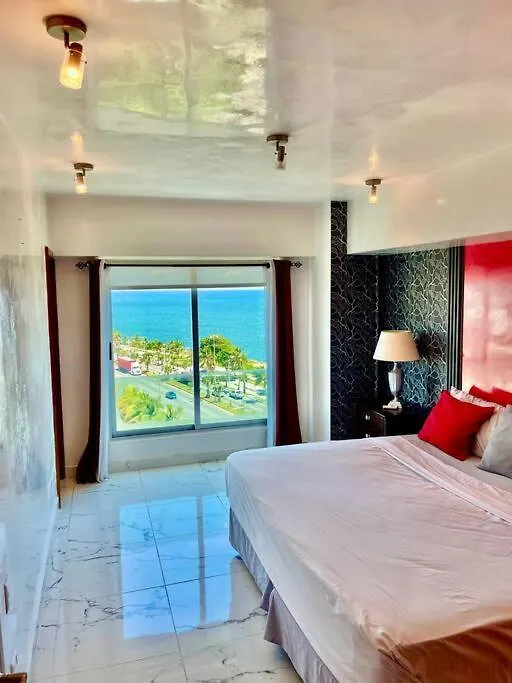 Lux Beachfront 2-Br Apartment Restaurant Santo Domingo 0*,  Dominik Cumhuriyeti